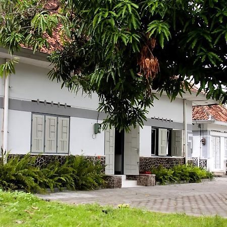 Ndalem Mantrigawen Hotel Yogyakarta Exterior foto